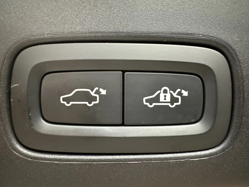 Volvo V90 T6/241HP/4X4/R-DESIGN/NAVI/HUD/CAM/H&K/874v, снимка 4 - Автомобили и джипове - 53235308