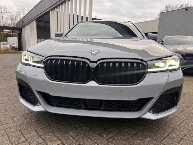 BMW 530 Touring 530d M sport - xDrive, снимка 13 - Автомобили и джипове - 48420047