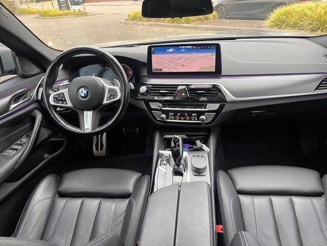 BMW 530 Touring 530d M sport - xDrive, снимка 11 - Автомобили и джипове - 48420047