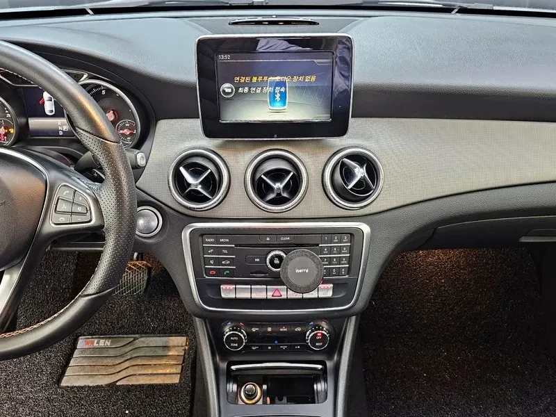 Mercedes-Benz CLA 2.5, снимка 14 - Автомобили и джипове - 54287743