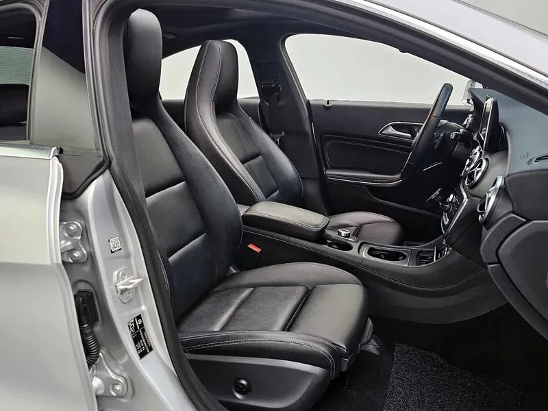 Mercedes-Benz CLA 2.5, снимка 10 - Автомобили и джипове - 54287743