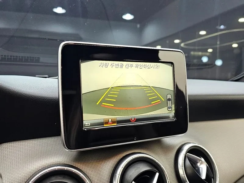 Mercedes-Benz CLA 2.5, снимка 15 - Автомобили и джипове - 54287743