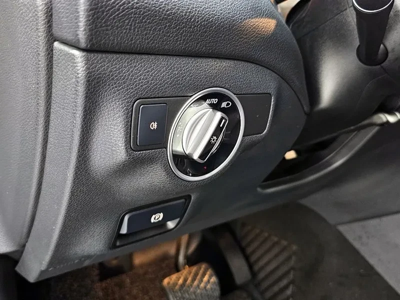 Mercedes-Benz CLA 2.5, снимка 16 - Автомобили и джипове - 54287743