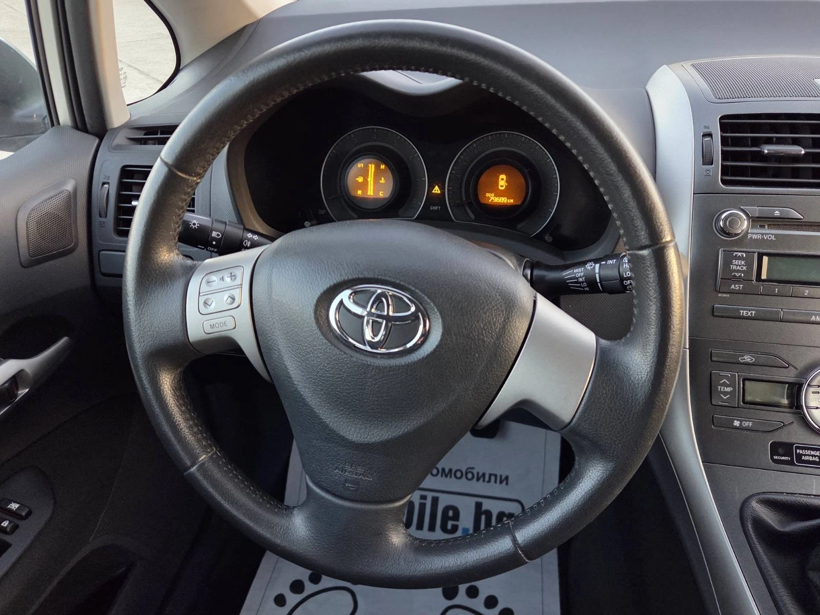 Toyota Auris 1.4БЕНЗИН/79600км, снимка 13 - Автомобили и джипове - 53840008