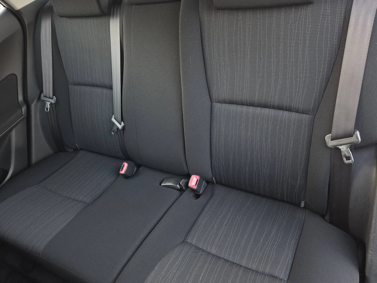 Toyota Auris 1.4БЕНЗИН/79600км, снимка 10 - Автомобили и джипове - 53840008