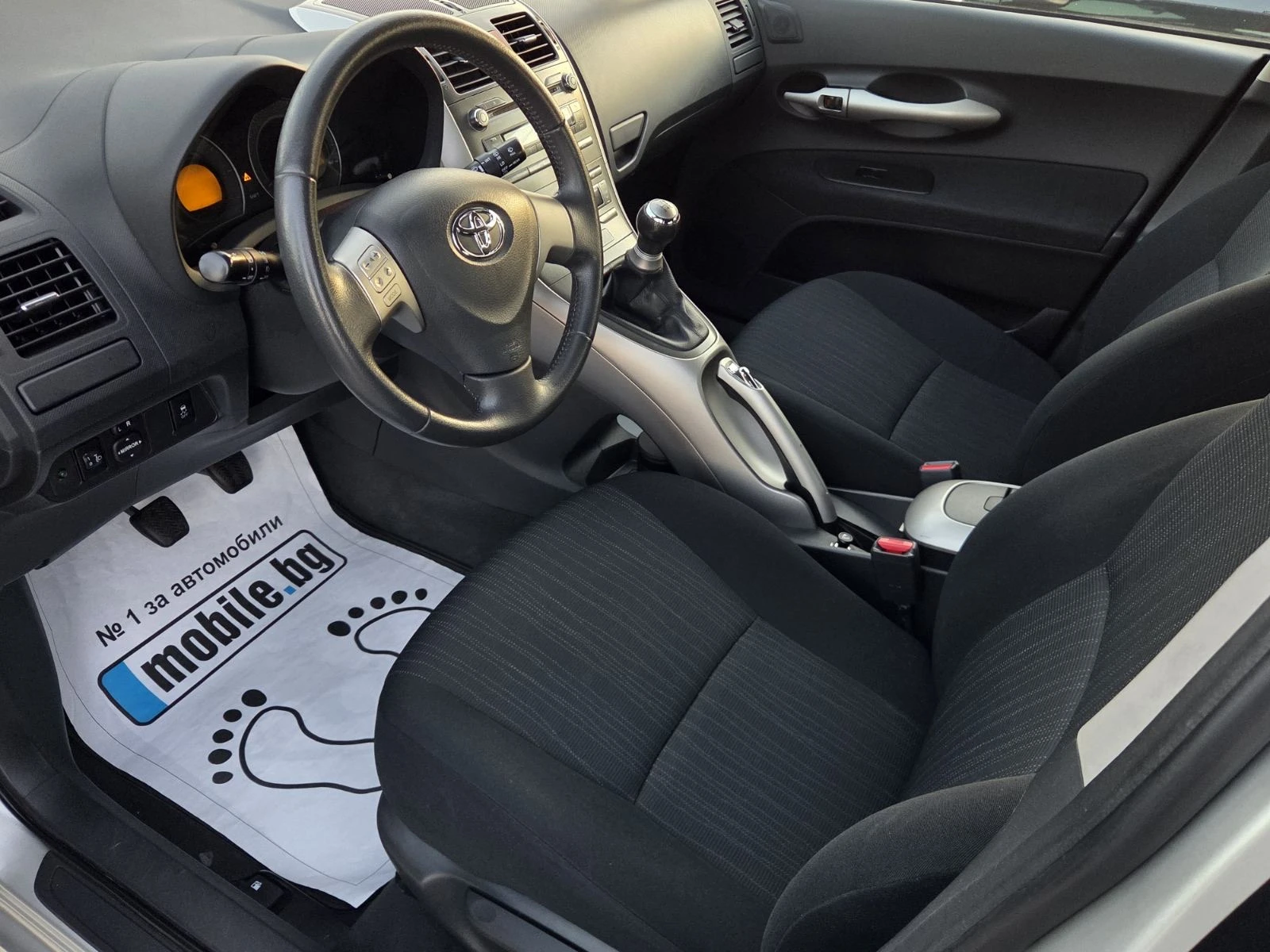 Toyota Auris 1.4БЕНЗИН/79600км, снимка 12 - Автомобили и джипове - 53840008