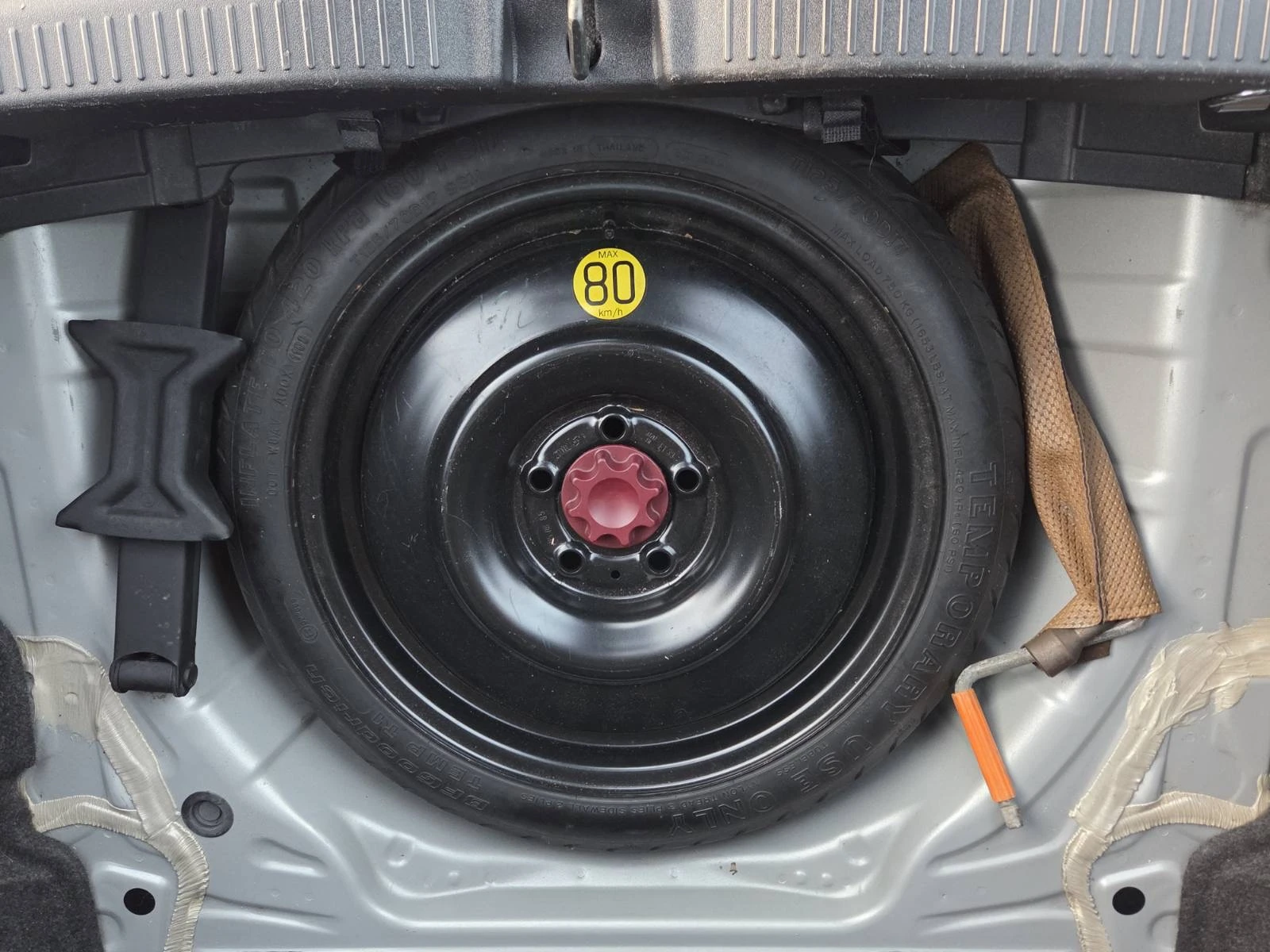 Toyota Auris 1.4БЕНЗИН/79600км, снимка 16 - Автомобили и джипове - 53840008