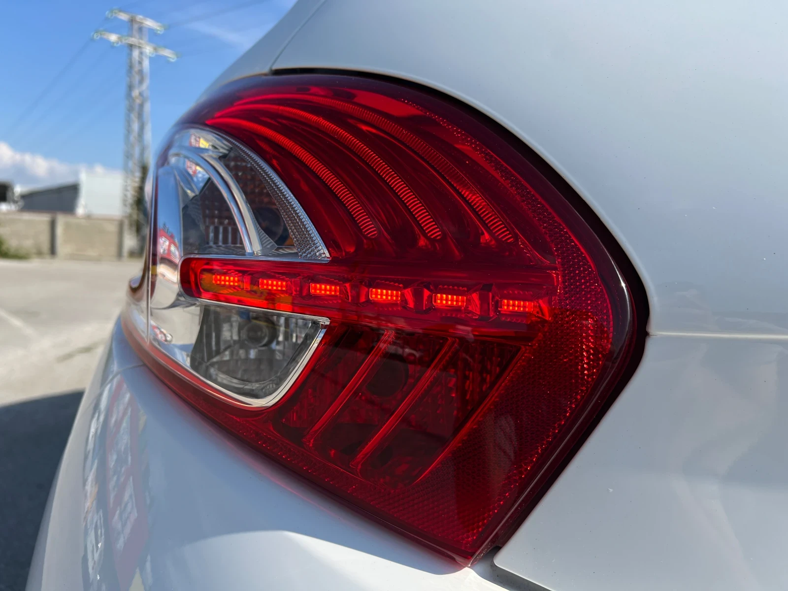 Peugeot 208 ГАЗ/LPG, снимка 9 - Автомобили и джипове - 54508862