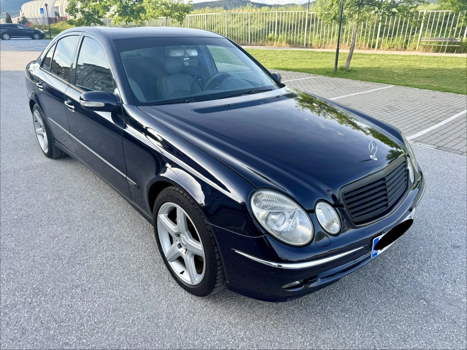 Mercedes-Benz E 320 Avantgarde* Кожа/Навигация* ЛИЗИНГ, снимка 2 - Автомобили и джипове - 54675882