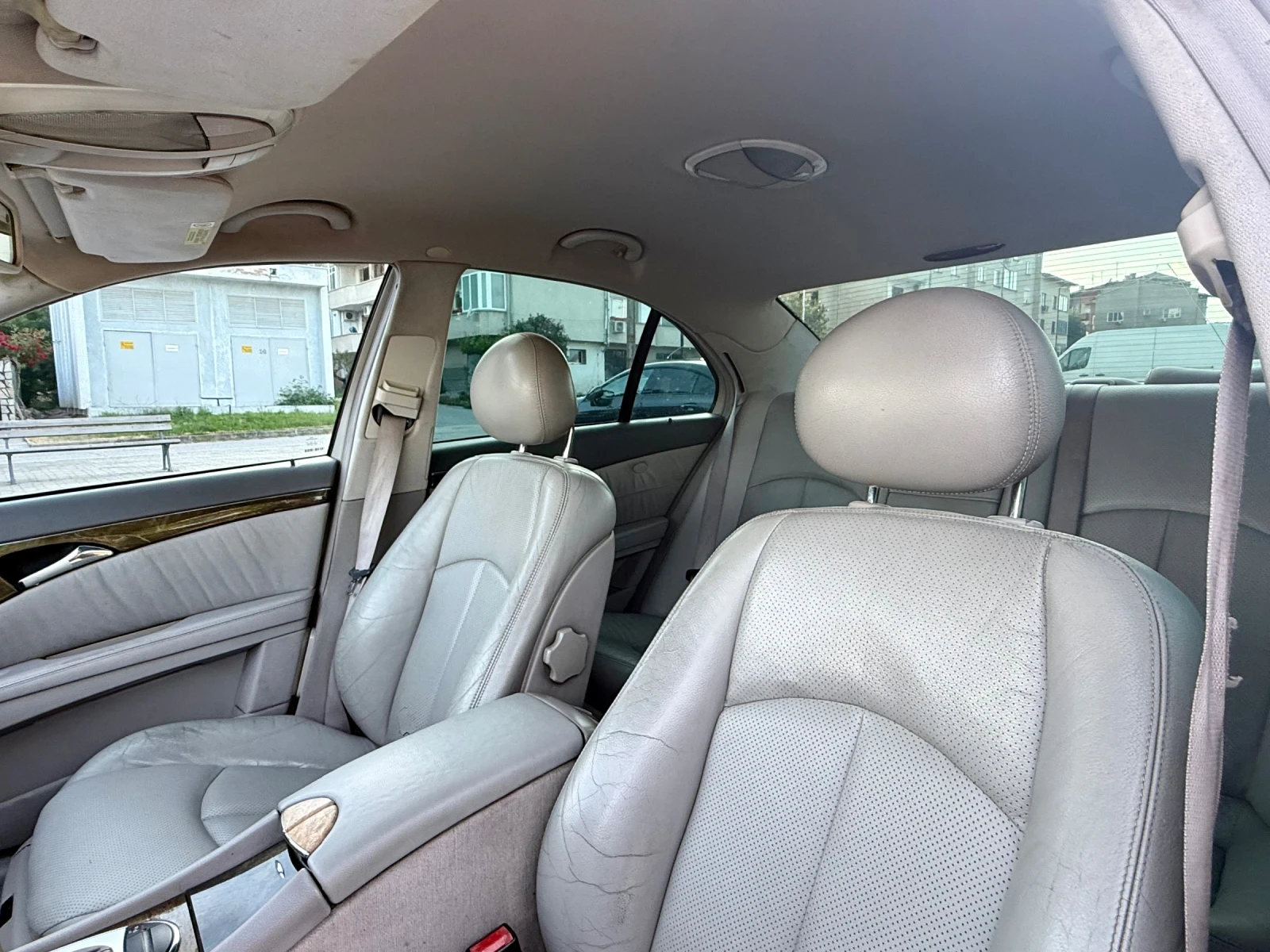 Mercedes-Benz E 320 Avantgarde* Кожа/Навигация* ЛИЗИНГ, снимка 14 - Автомобили и джипове - 54675882