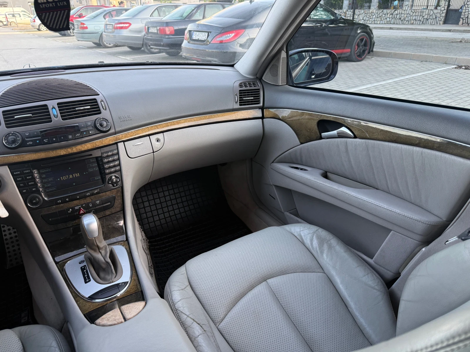 Mercedes-Benz E 320 Avantgarde* Кожа/Навигация* ЛИЗИНГ, снимка 13 - Автомобили и джипове - 54675882