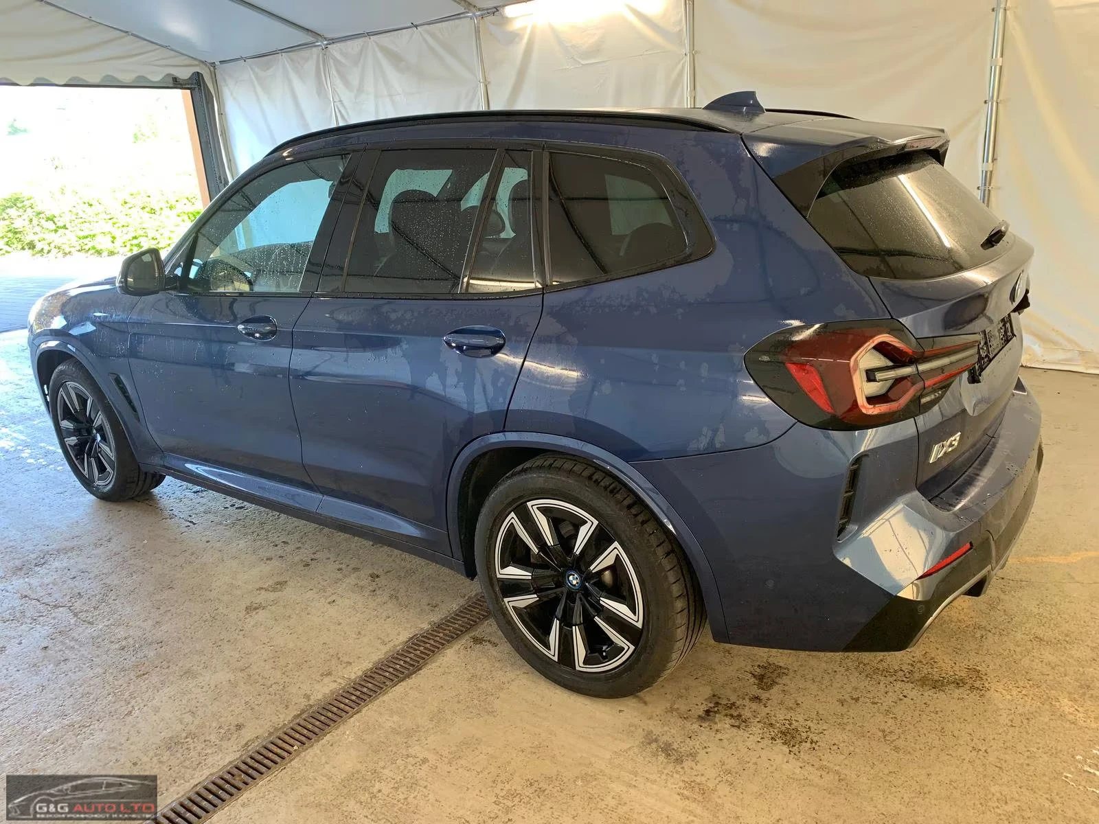 BMW iX3 M-SPORT/286HP/SHADOW/PANO/MEMO/CAM/ACC/392q, снимка 2 - Автомобили и джипове - 54847334
