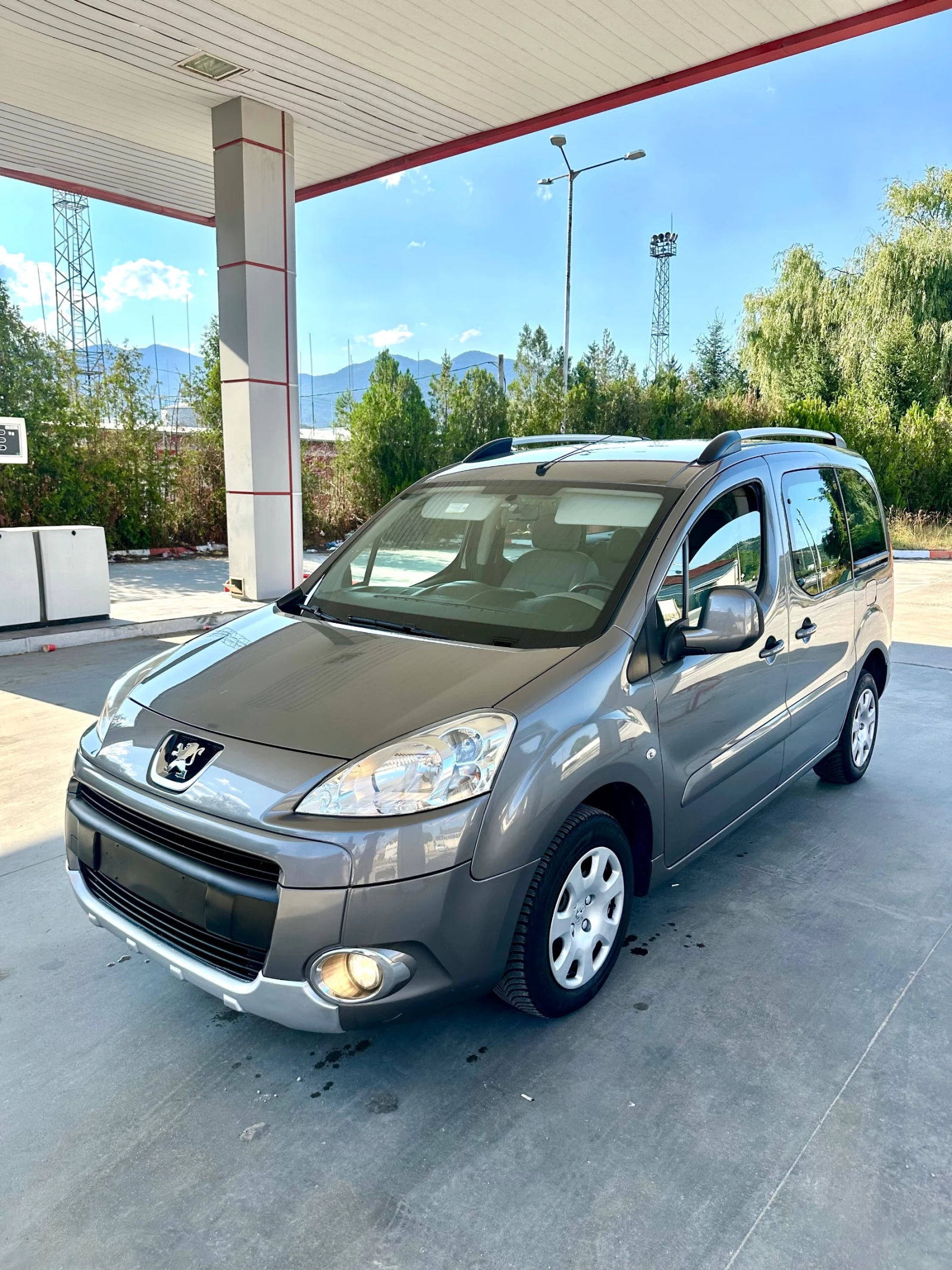 Peugeot Partner 1.6HDI Tepee, снимка 2 - Автомобили и джипове - 55366116