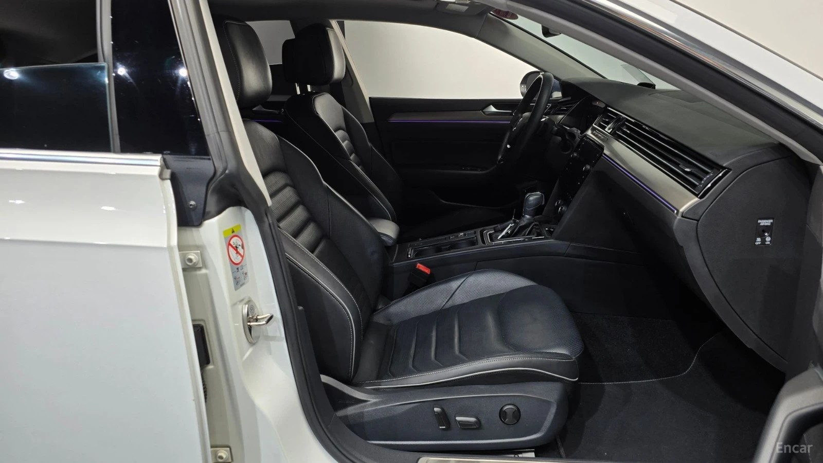 VW Arteon 2.0TDI* PRESTIGE* DISTRONIC* МАСАЖИ* ОБДУХ* 360* , снимка 9 - Автомобили и джипове - 55576173
