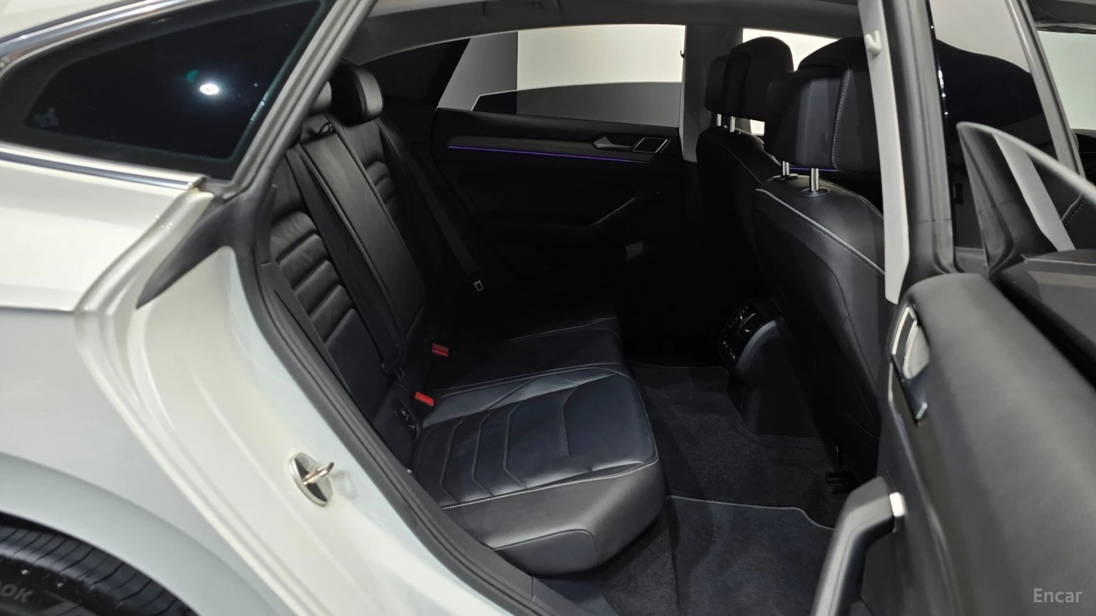 VW Arteon 2.0TDI* PRESTIGE* DISTRONIC* МАСАЖИ* ОБДУХ* 360* , снимка 10 - Автомобили и джипове - 55576173