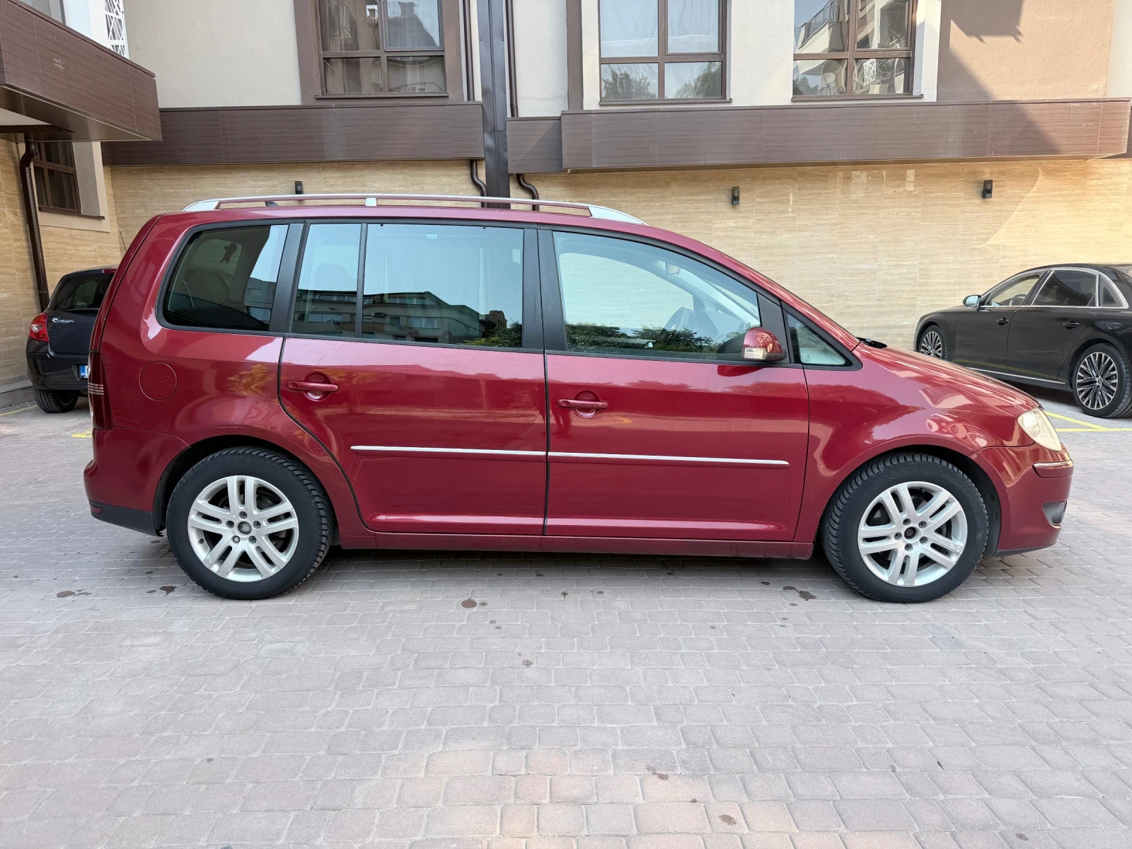 VW Touran, снимка 2 - Автомобили и джипове - 55715663