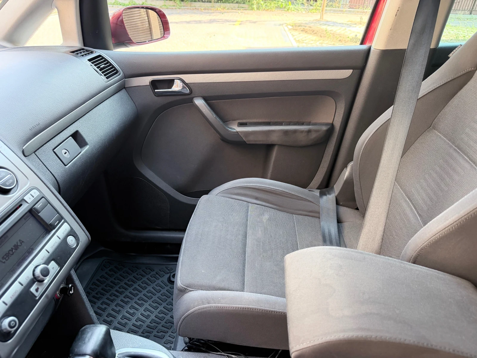 VW Touran, снимка 8 - Автомобили и джипове - 55715663