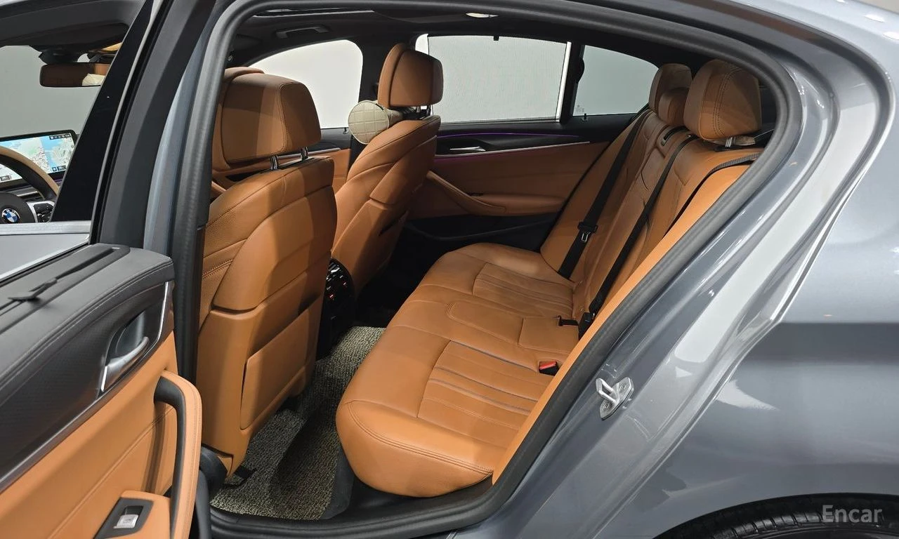 BMW 520 i* M SPORT* DISTRONIC* ХЕДЪП* ШИБИДАХ* КРАЙНА ЦЕНА, снимка 15 - Автомобили и джипове - 55983717