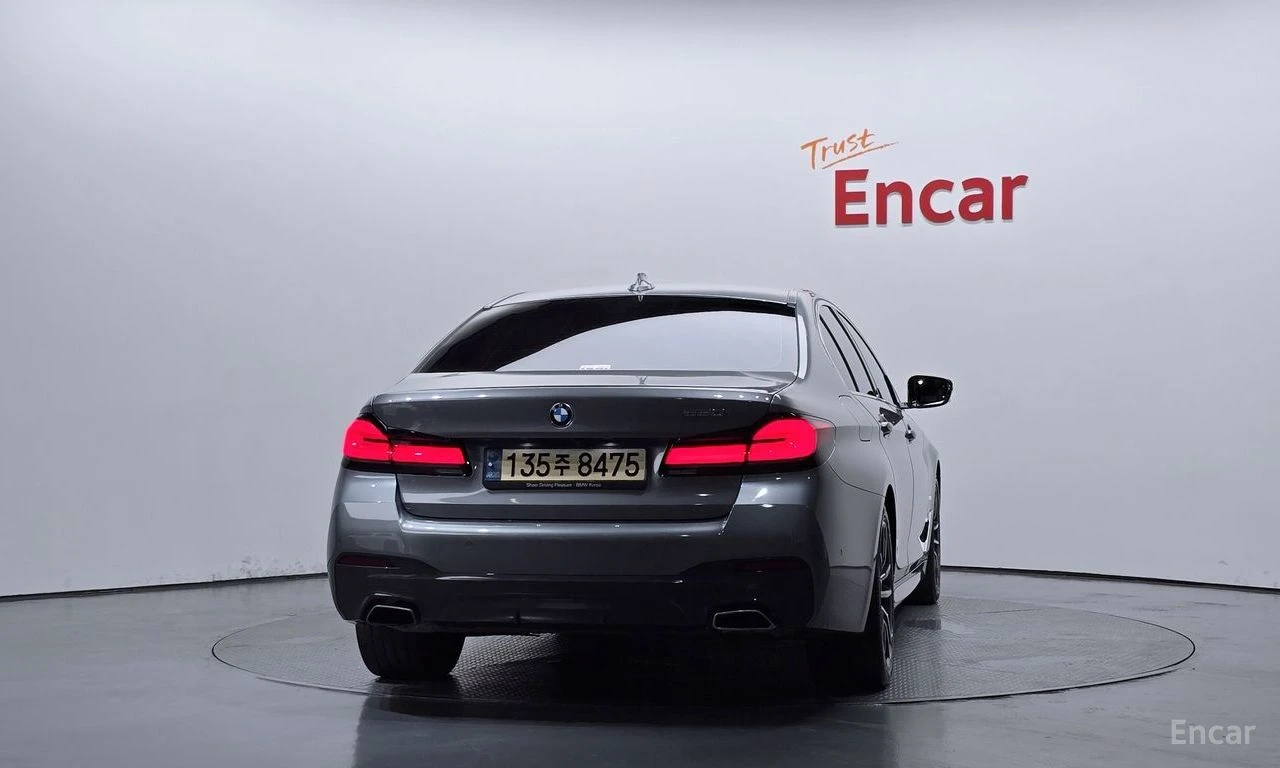 BMW 520 i* M SPORT* DISTRONIC* ХЕДЪП* ШИБИДАХ* КРАЙНА ЦЕНА, снимка 3 - Автомобили и джипове - 55983717