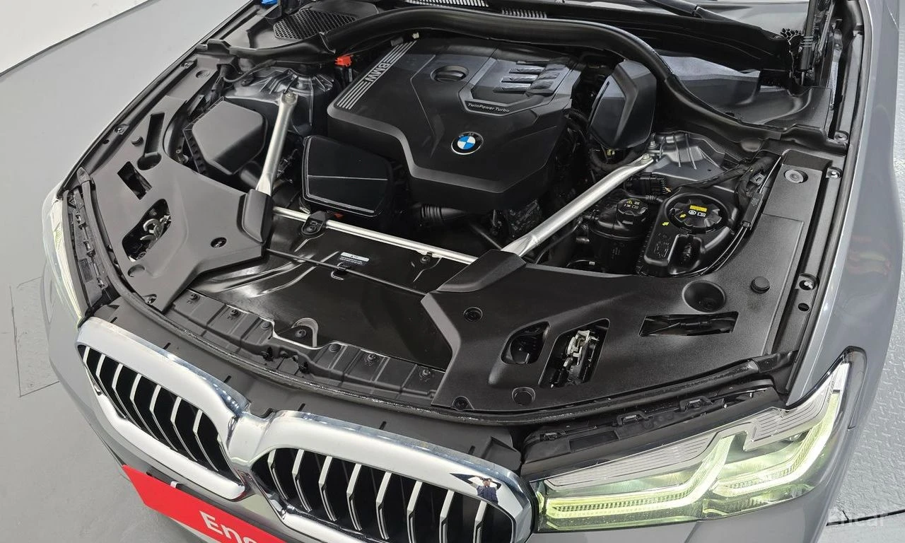 BMW 520 i* M SPORT* DISTRONIC* ХЕДЪП* ШИБИДАХ* КРАЙНА ЦЕНА, снимка 6 - Автомобили и джипове - 55983717