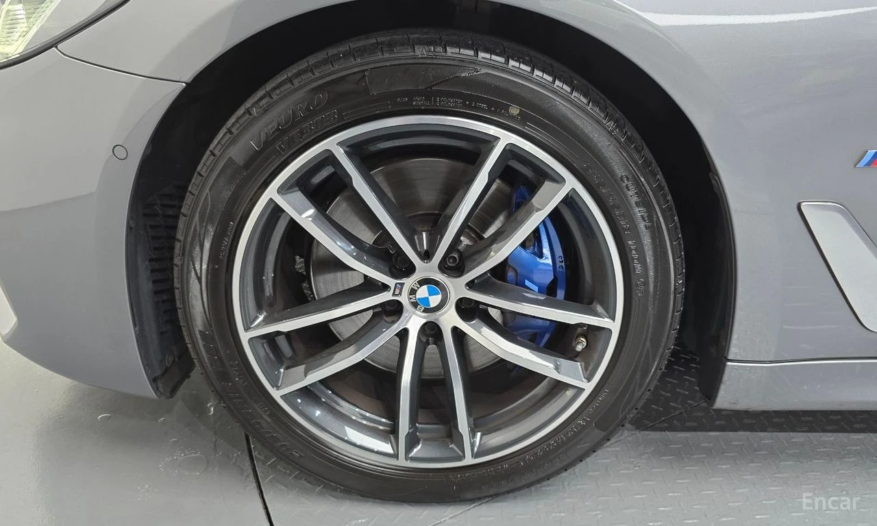 BMW 520 i* M SPORT* DISTRONIC* ХЕДЪП* ШИБИДАХ* КРАЙНА ЦЕНА, снимка 5 - Автомобили и джипове - 55983717