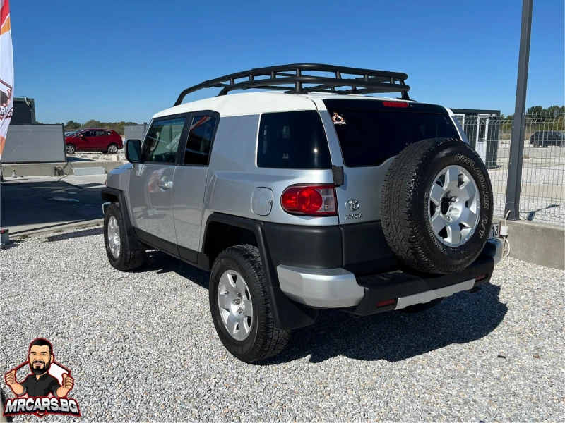 Toyota Fj cruiser 4.0VVTI/4WD, снимка 3 - Автомобили и джипове - 47459021