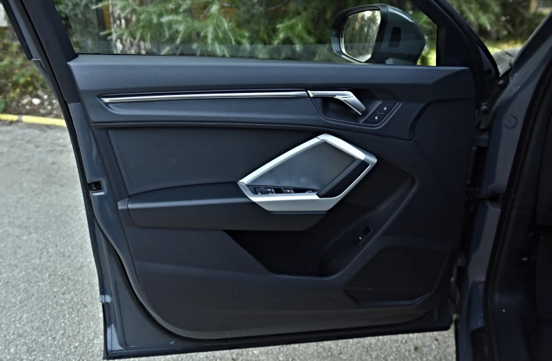 Audi Q3 NAVI//KAMERA//DIGITAL///150 ho, снимка 17 - Автомобили и джипове - 52863611