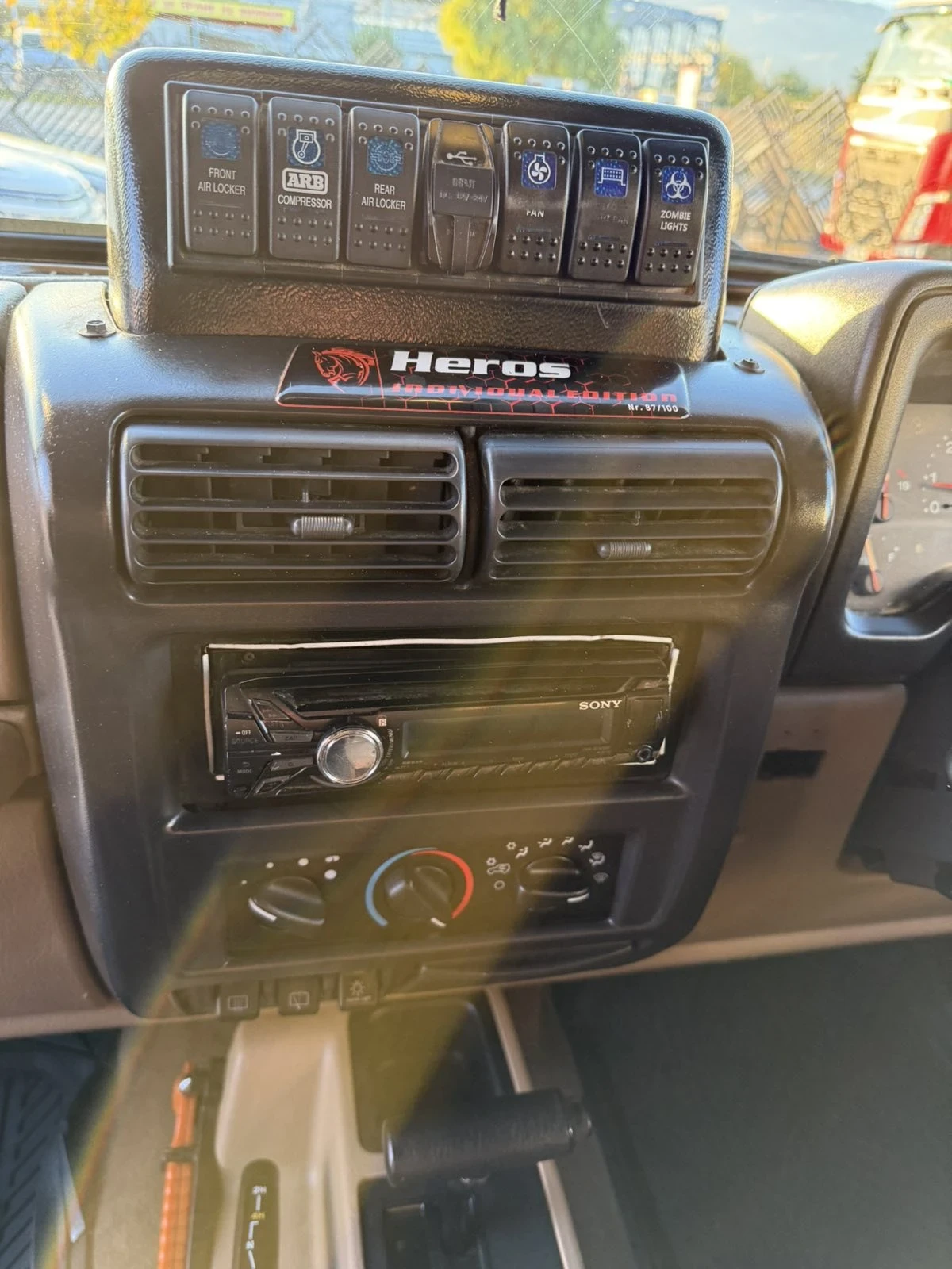 Jeep Wrangler 4.0 ERH  | Mobile.bg   15