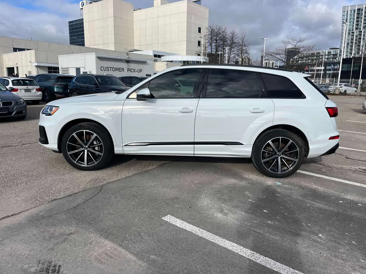 Audi Q7 Komfort  CARFAX, снимка 2 - Автомобили и джипове - 53845947