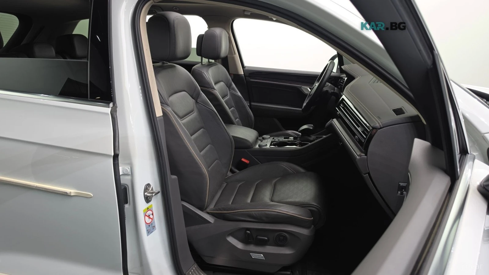 VW Touareg ОБДУХВАНЕ* ПОДГРЕВ* КАМЕРА* HEADUP* ПАНО, снимка 12 - Автомобили и джипове - 56195306