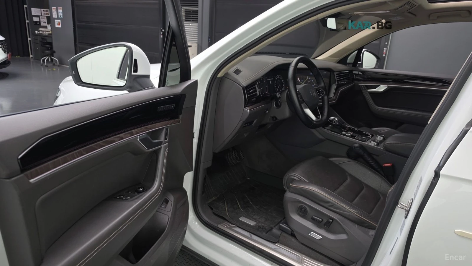 VW Touareg ОБДУХВАНЕ* ПОДГРЕВ* КАМЕРА* HEADUP* ПАНО, снимка 10 - Автомобили и джипове - 56195306