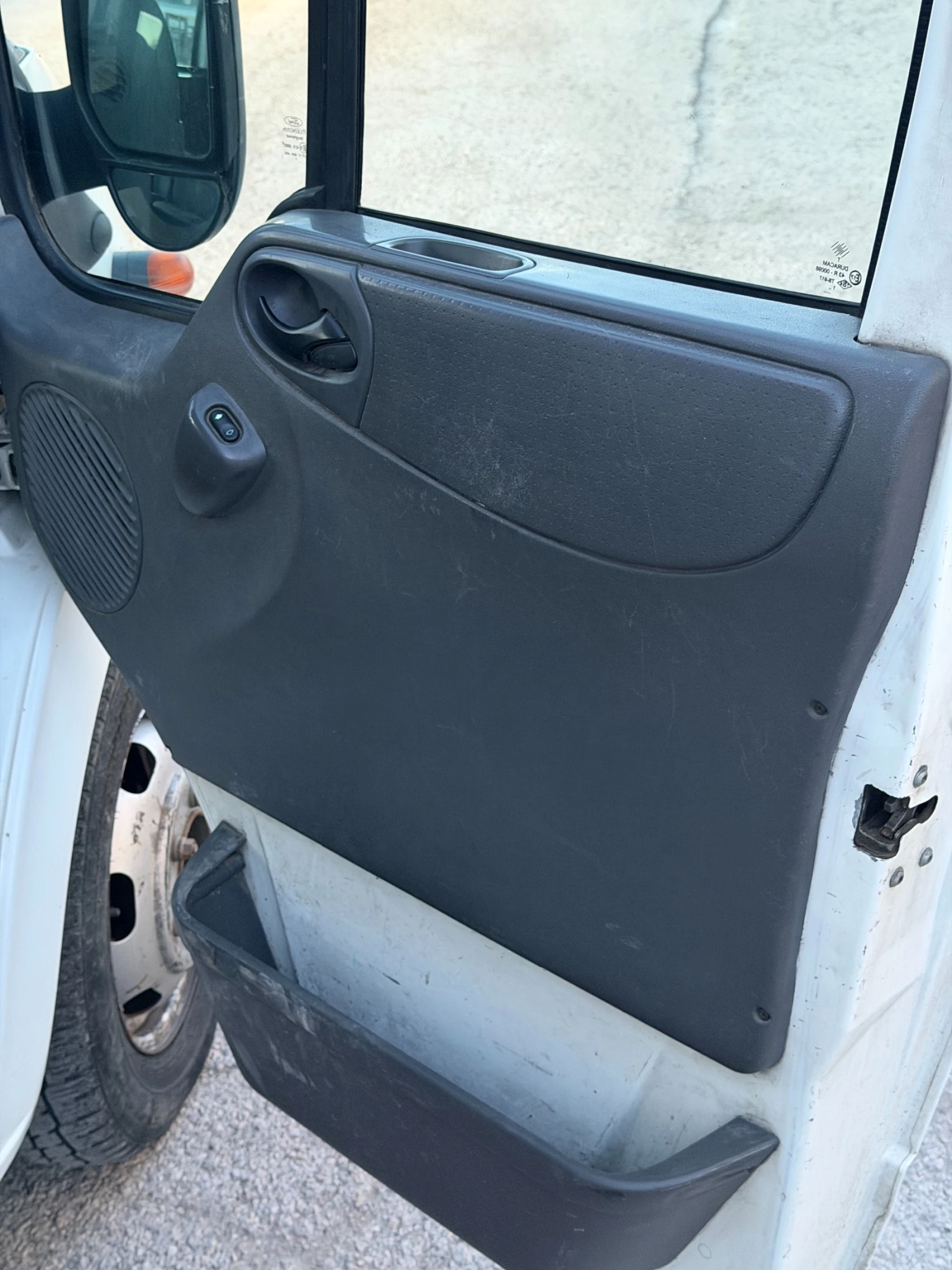Ford Transit T350 125 2.4TD Двойна гума Фургон, снимка 13 - Бусове и автобуси - 54402957
