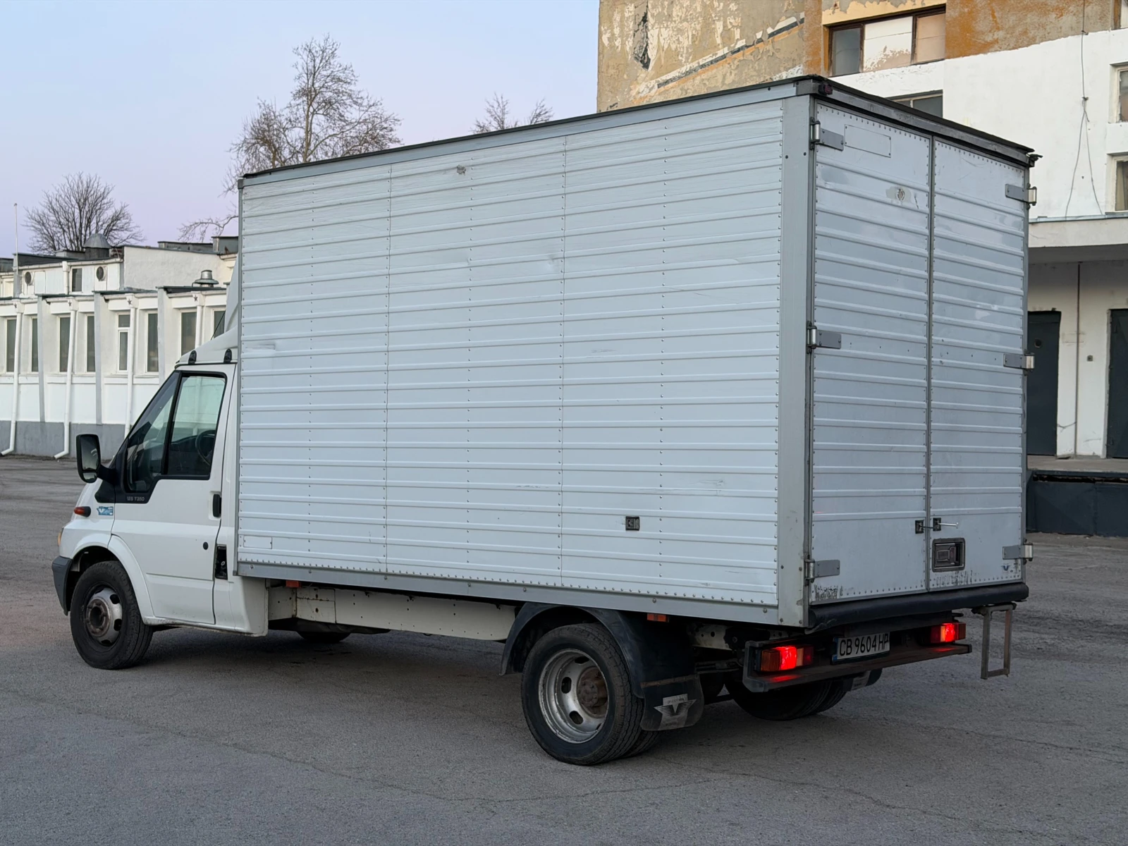 Ford Transit T350 125 2.4TD Двойна гума Фургон, снимка 4 - Бусове и автобуси - 54402957