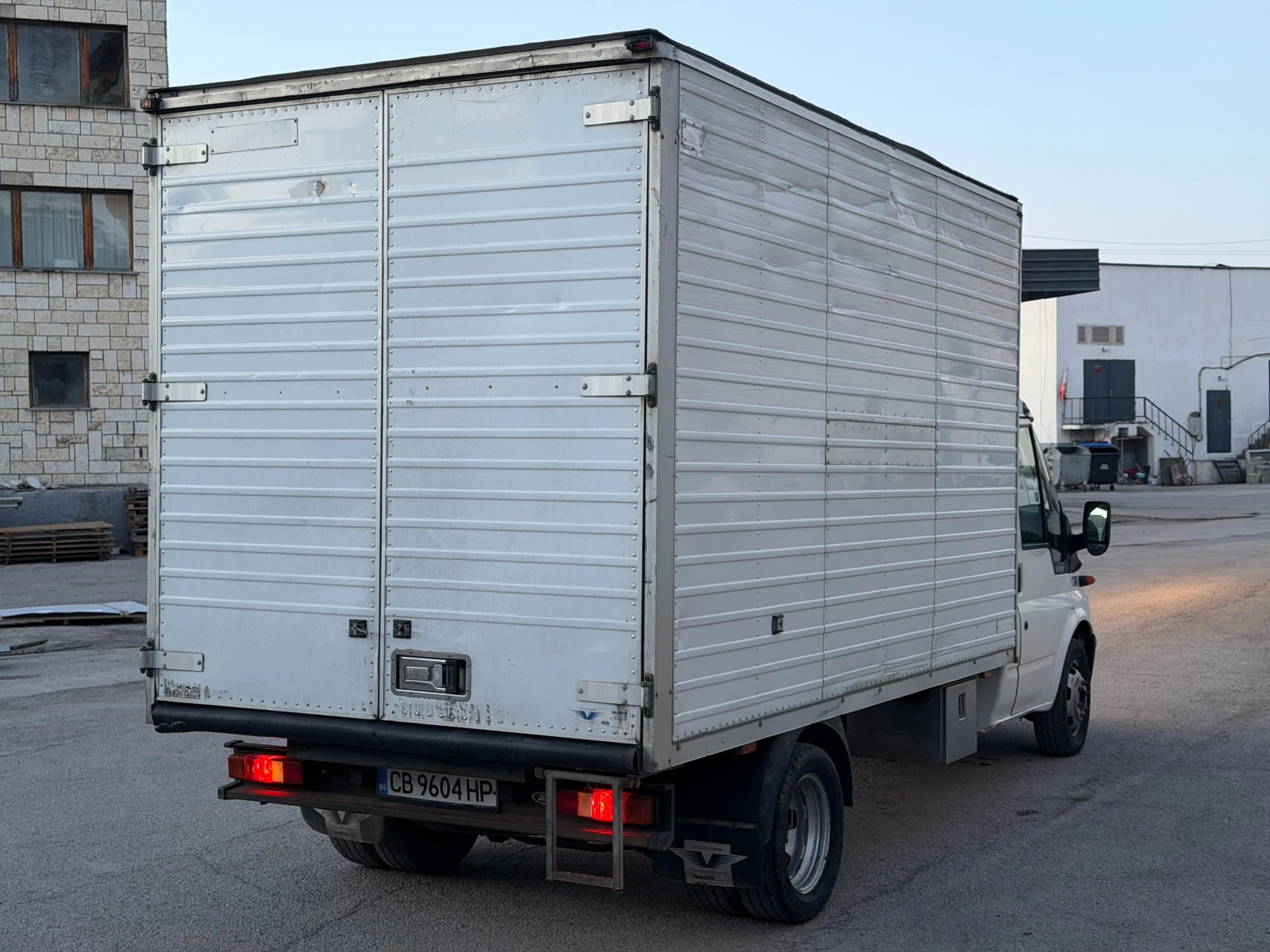 Ford Transit T350 125 2.4TD Двойна гума Фургон, снимка 6 - Бусове и автобуси - 54402957