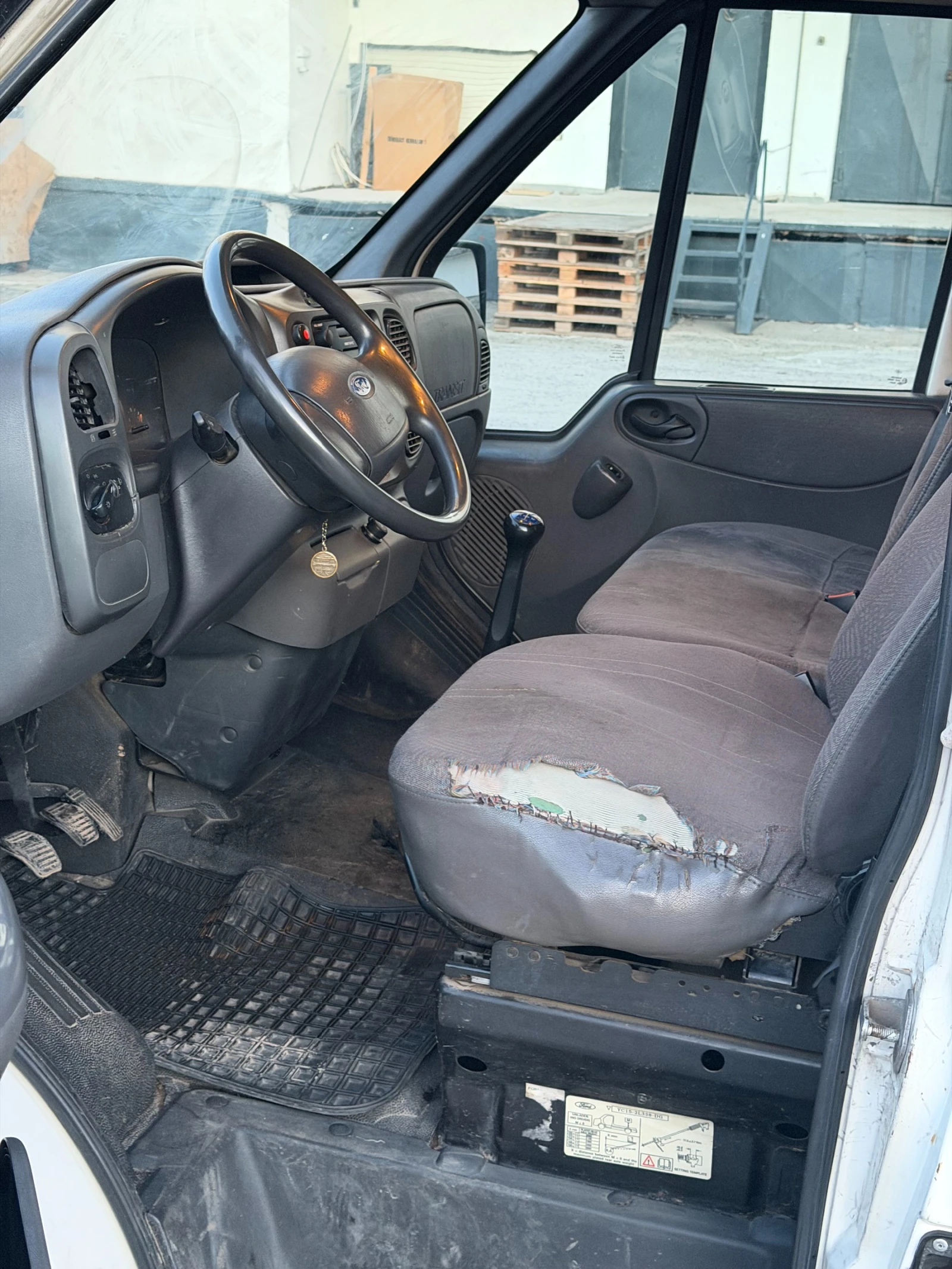 Ford Transit T350 125 2.4TD Двойна гума Фургон, снимка 10 - Бусове и автобуси - 54402957