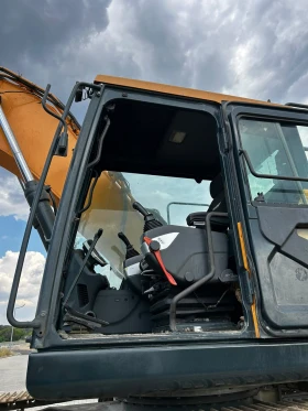 Багер Hyundai HX 220L, снимка 4