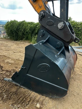 Багер Hyundai HX 220L, снимка 8