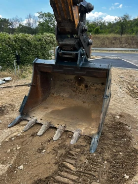 Багер Hyundai HX 220L, снимка 9