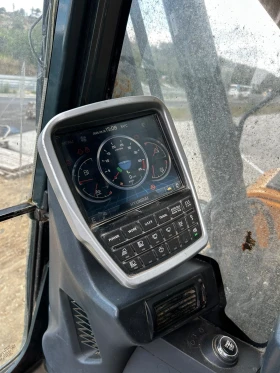 Багер Hyundai HX 220L, снимка 14