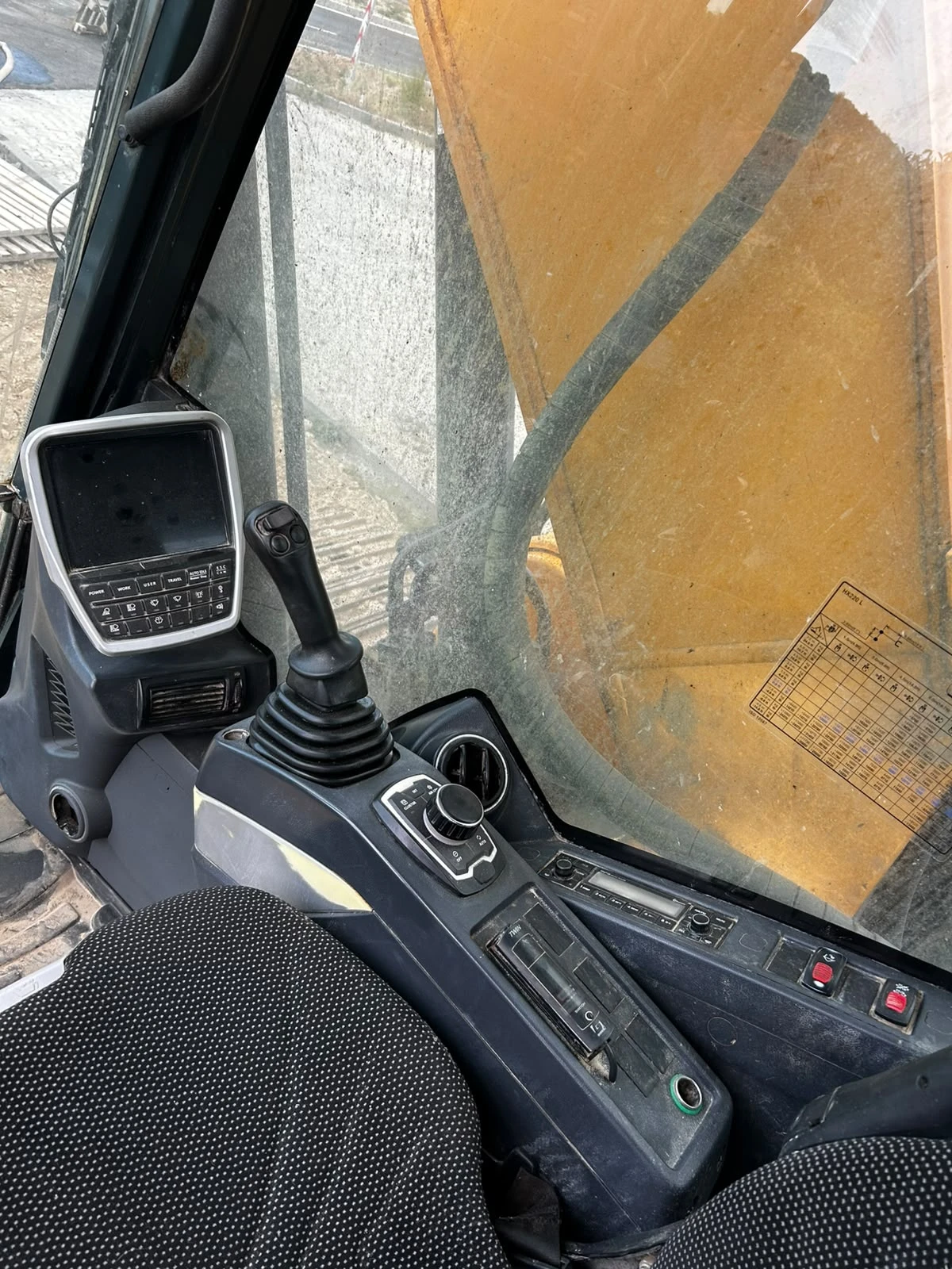 Багер Hyundai HX 220L, снимка 12 - Индустриална техника - 55012989