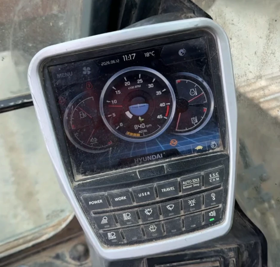 Багер Hyundai HX 220 L, снимка 11 - Индустриална техника - 55012989