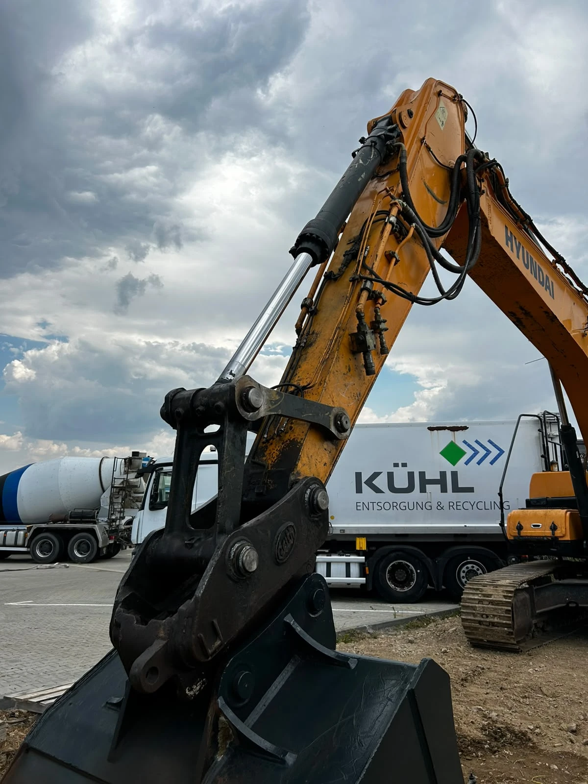 Багер Hyundai HX 220L, снимка 2 - Индустриална техника - 55012989