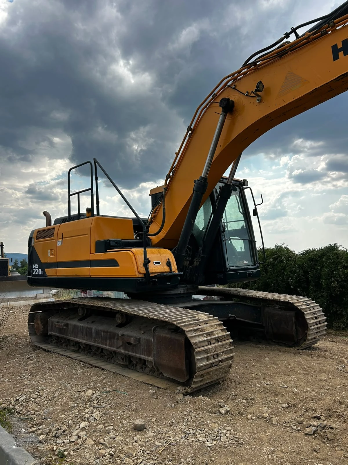 Багер Hyundai HX 220L, снимка 6 - Индустриална техника - 55012989