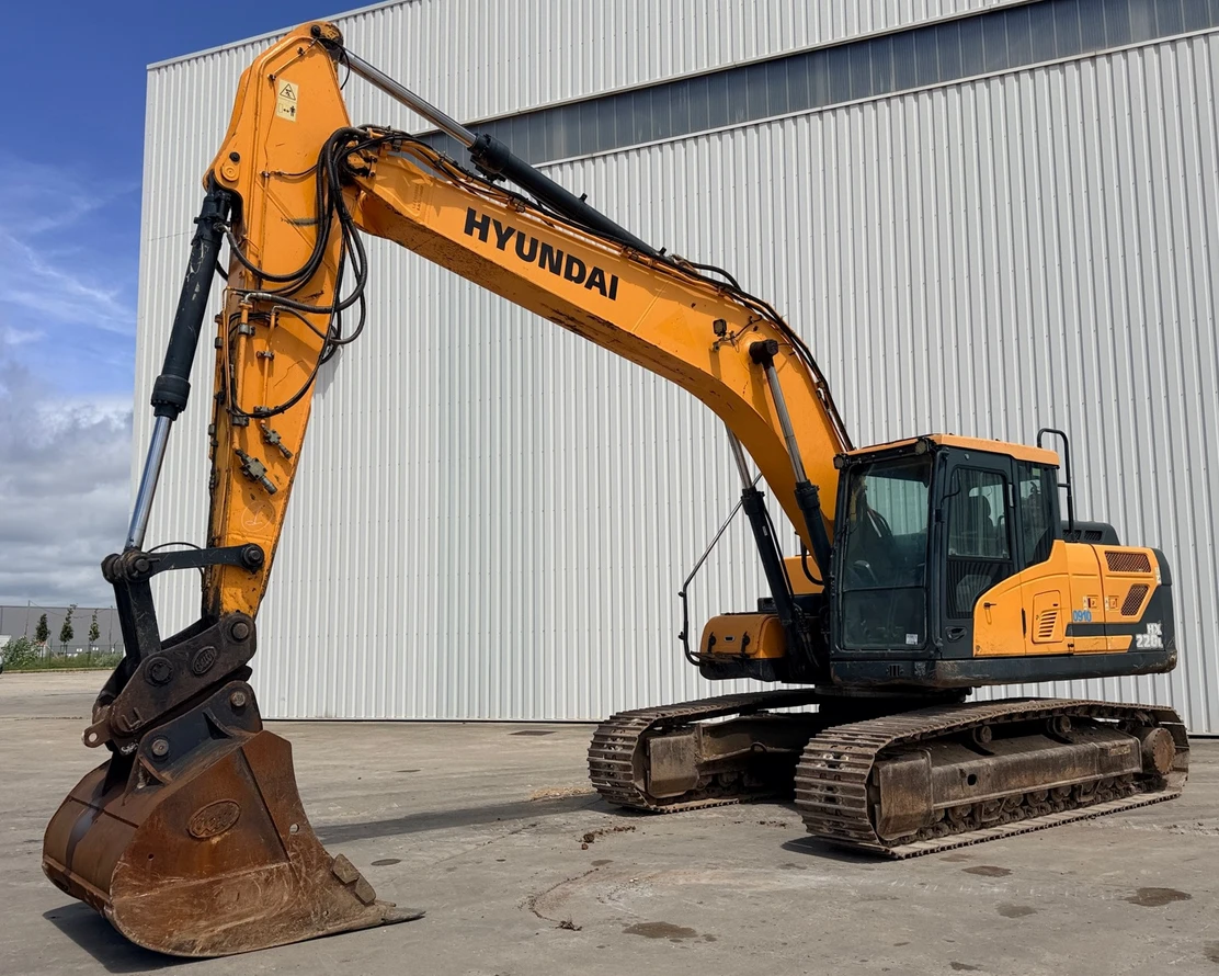 Багер Hyundai HX 220 L