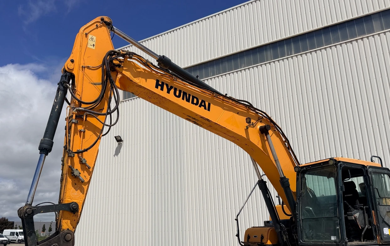 Багер Hyundai HX 220 L, снимка 5 - Индустриална техника - 55012989