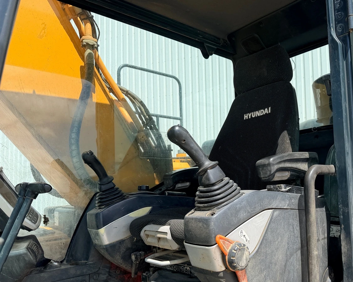 Багер Hyundai HX 220 L, снимка 3 - Индустриална техника - 55012989