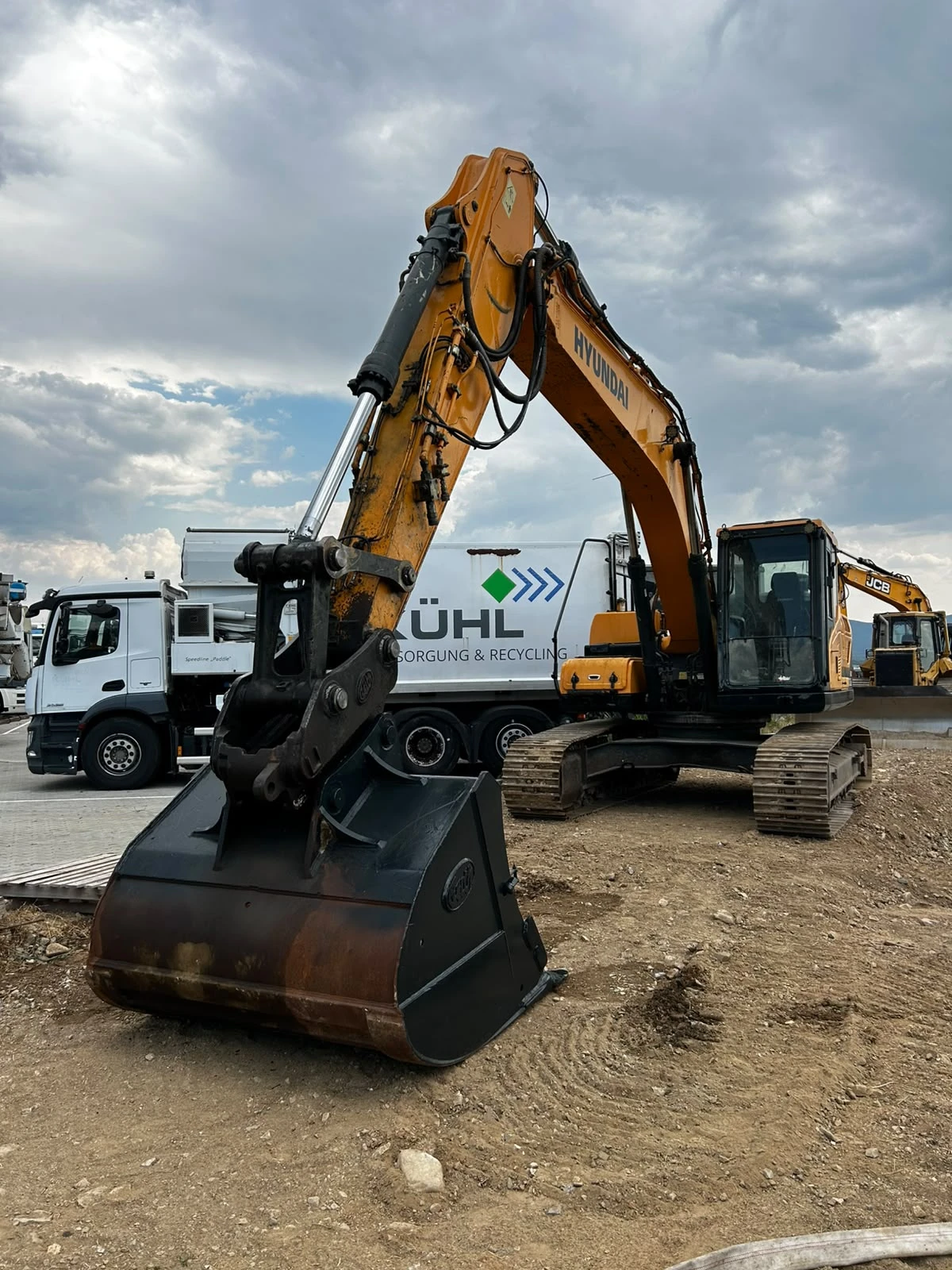 Багер Hyundai HX 220L