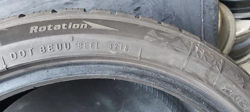 Гуми Зимни 245/40R19, снимка 8 - Гуми и джанти - 35125357