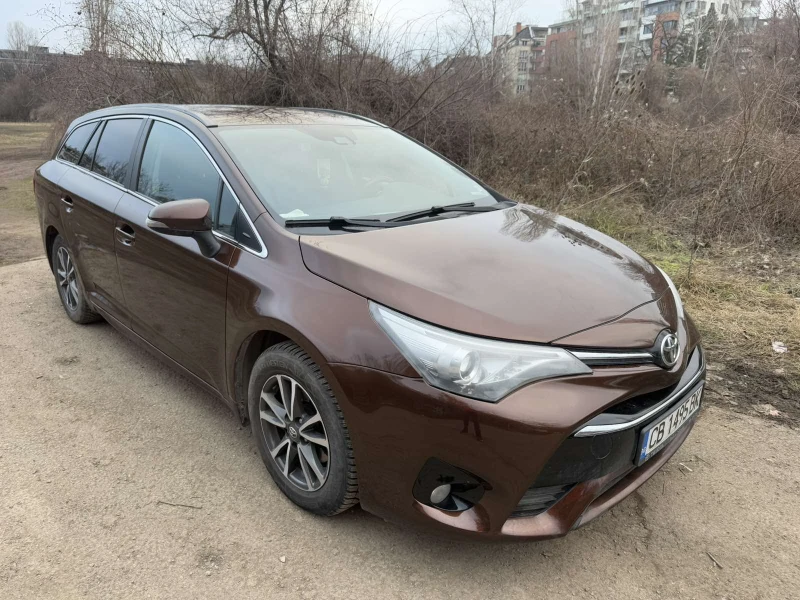 Toyota Avensis 1.8 VVT-i, снимка 4 - Автомобили и джипове - 49040775