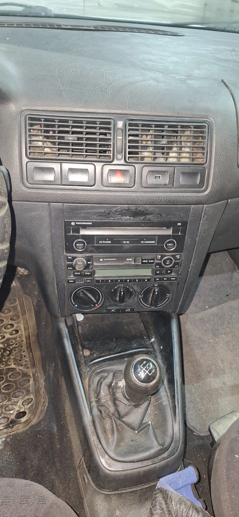 VW Golf 1.6, снимка 3 - Автомобили и джипове - 49274101